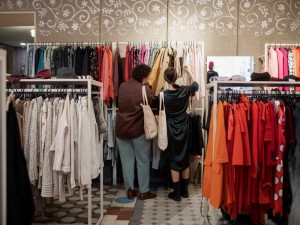 Shceni.com ile Toptan Giyimde Stok Yönetimi Rehberi