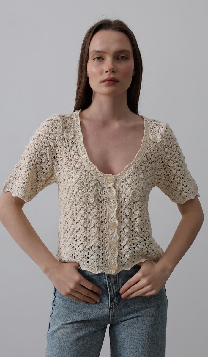 Çiçek Detaylı Düğmeli Triko - Ekru STD Çiçek Detaylı Düğmeli Triko - Ekru STD