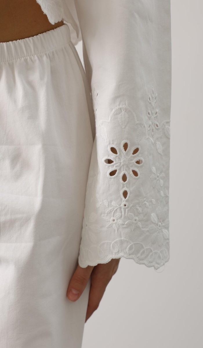 İşlemeli Önü Bağlamalı Takım - Beyaz STD rt20129