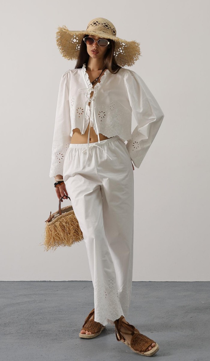 İşlemeli Önü Bağlamalı Takım - Beyaz STD rt20129