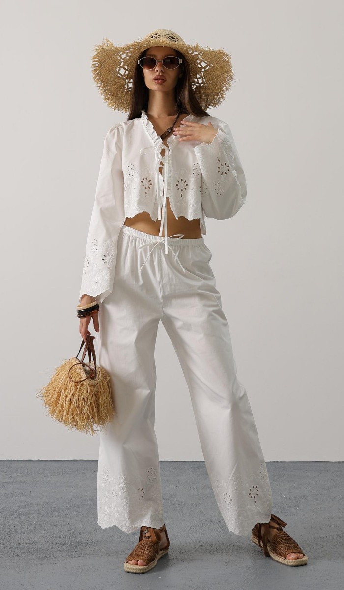 İşlemeli Önü Bağlamalı Takım - Beyaz STD rt20129