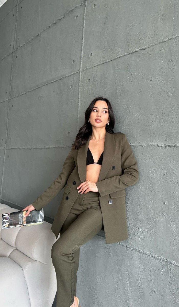 Kruvaze Yaka Ceket Ve Dar Paça Kruvaze Yaka Ceket Ve Dar Paça