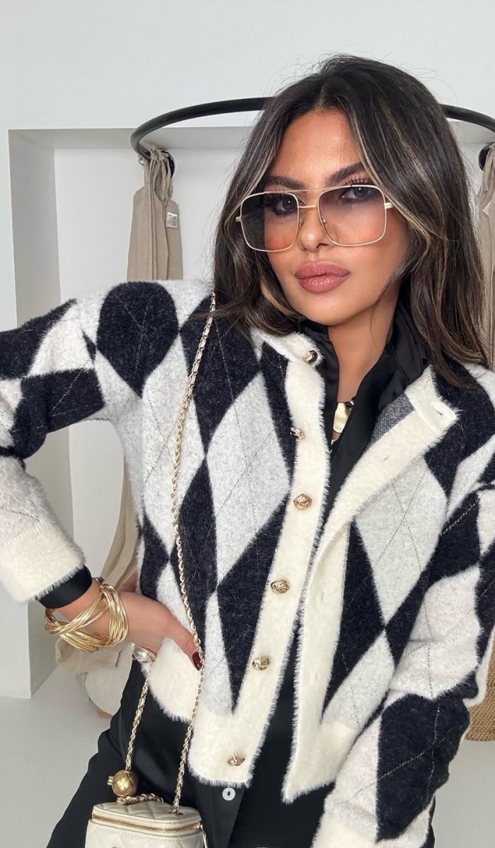 Baklava Desenli Düğmeli Triko Hırka Baklava Desenli Düğmeli Triko Hırka