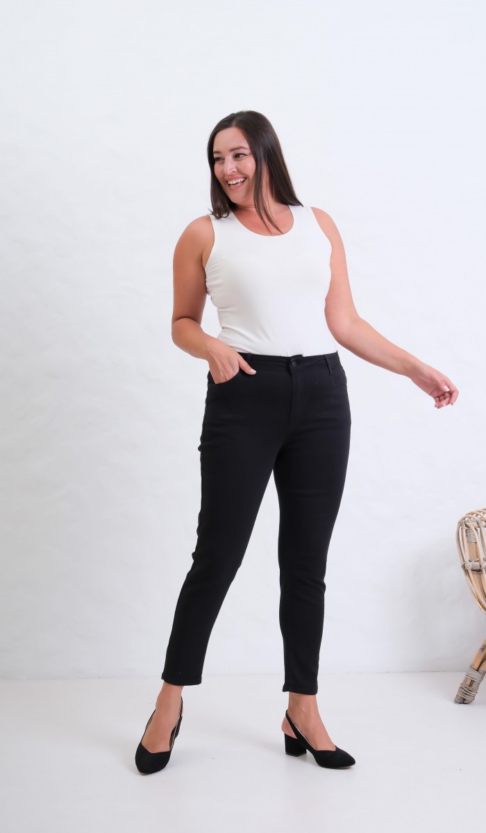 Yüksek Bel Battal Kesim Dar Paça Black Jean Pantolon Yüksek Bel Battal Kesim Dar Paça Black Jean Pantolon
