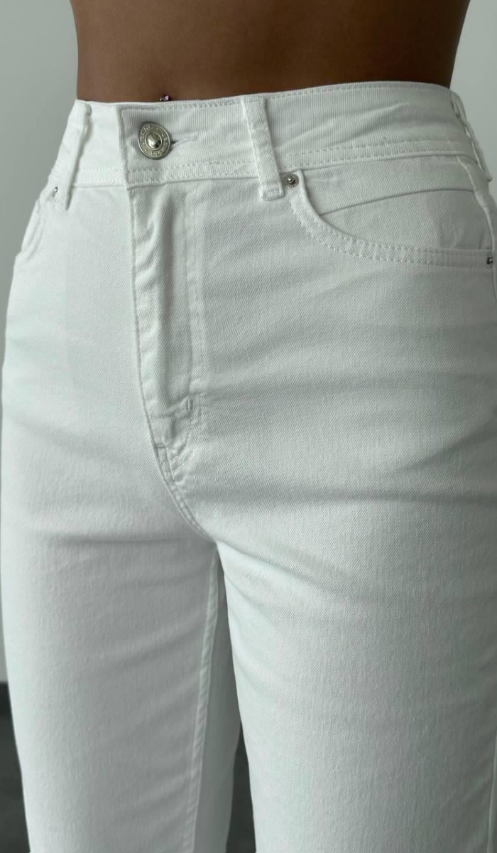 Beyaz Yüksek Bel Paça Yırtmaç Detaylı Mia Jean Pantolon