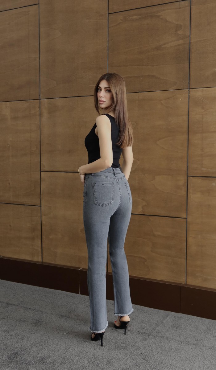 Yüksek Bel Paça Pis Dikiş Detaylı Gri Taşlı Jean Pantolon