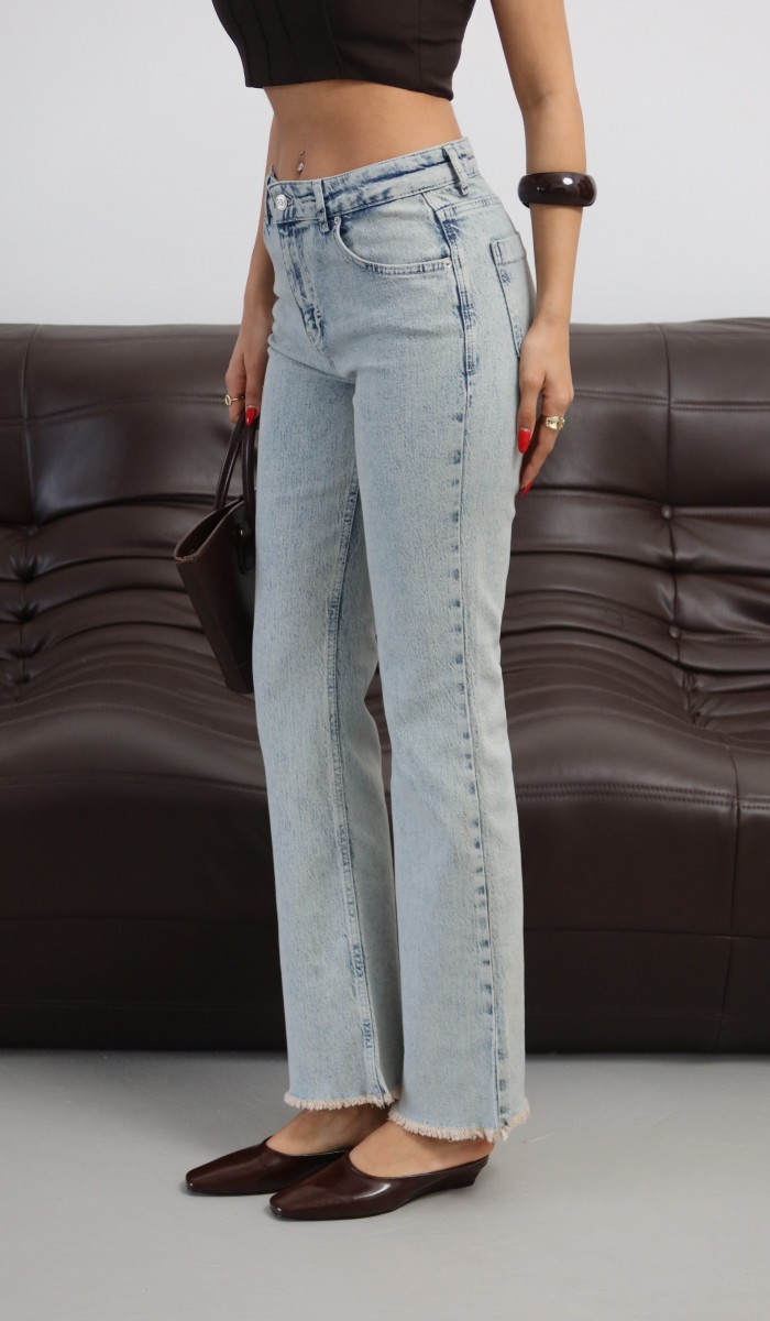 Yüksek Bel Paça Pis Dikiş Detaylı Light Blue Tint Mini Flare Jean Pantolon Yüksek Bel Paça Pis Dikiş Detaylı Light Blue Tint Mini Flare Jean Pantolon