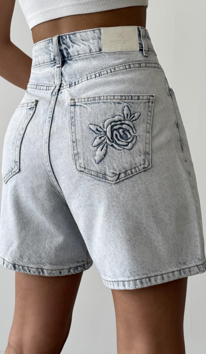 Yüksek Bel Gül Nakış Detaylı Light Blue Denim Şort