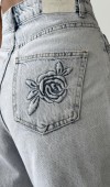 Yüksek Bel Gül Nakış Detaylı Light Blue Denim Şort
