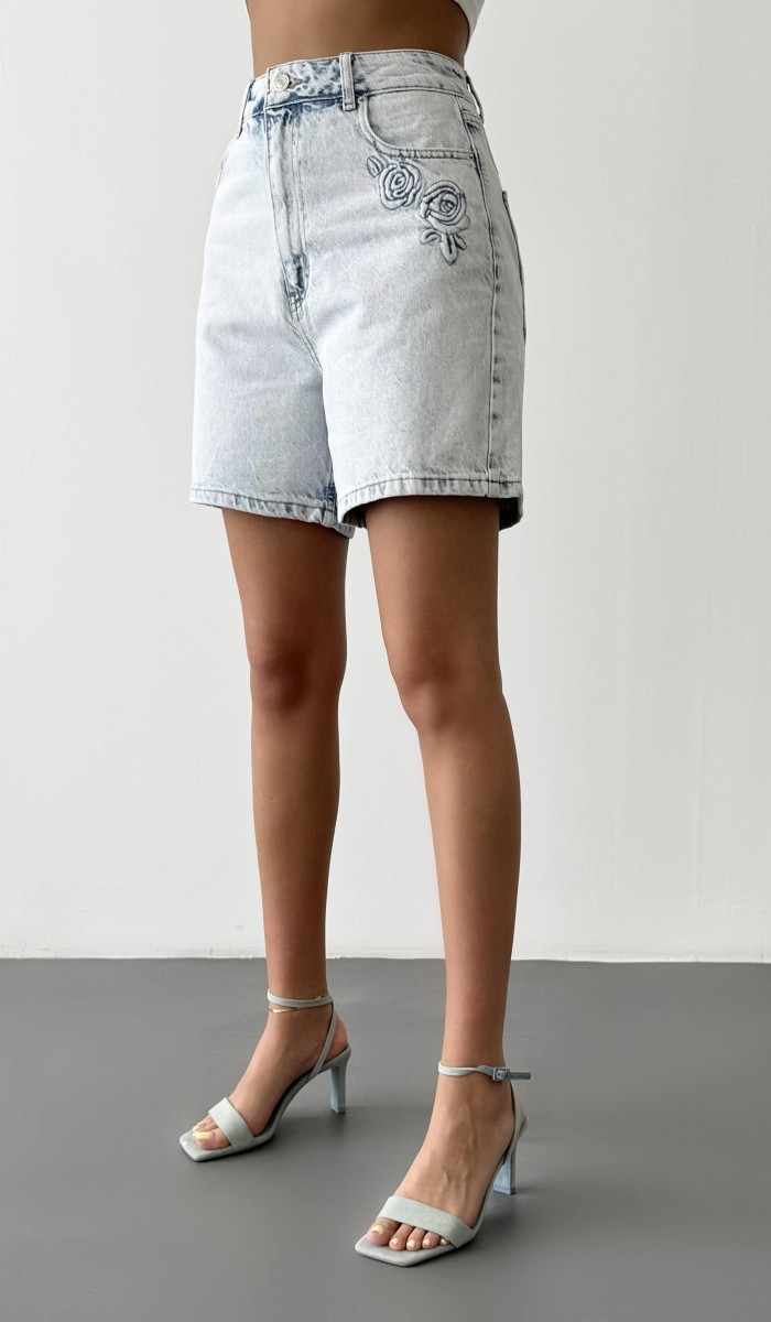Yüksek Bel Gül Nakış Detaylı Light Blue Denim Şort
