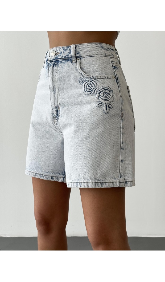 Yüksek Bel Gül Nakış Detaylı Light Blue Denim Şort