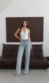 Yüksek Bel Kemer Kuşak ve Gül Çiçek Broş Detaylı Blue Tint Jean Pantolon