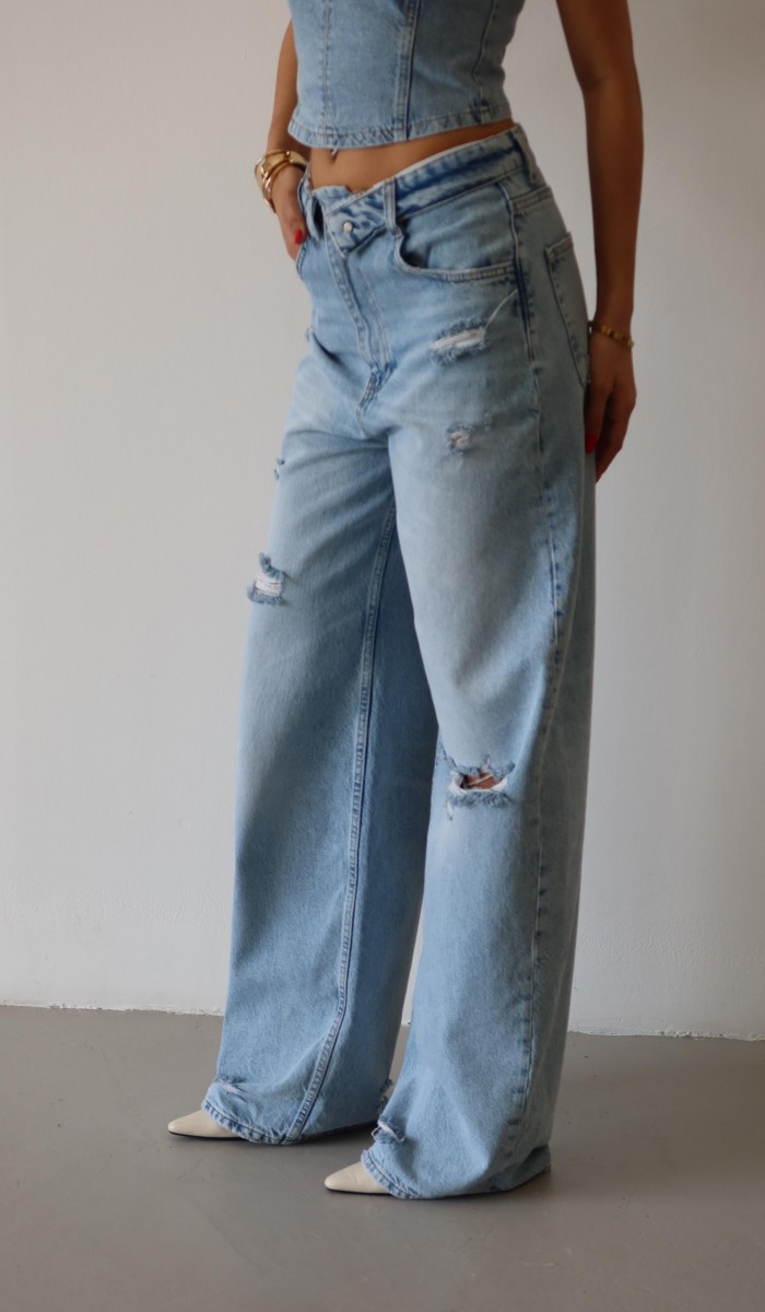 Düşük Bel Lazer Detaylı Wide Leg Kalıp Ice Blue Lazerli Jean Pantolon Düşük Bel Lazer Detaylı Wide Leg Kalıp Ice Blue Lazerli Jean Pantolon