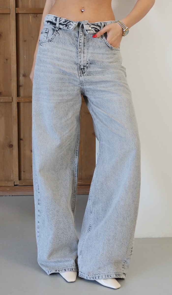 Düşük Bel Ters Kemer Detaylı Wide Leg Kalıp Gri Jean Pantolon Düşük Bel Ters Kemer Detaylı Wide Leg Kalıp Gri Jean Pantolon