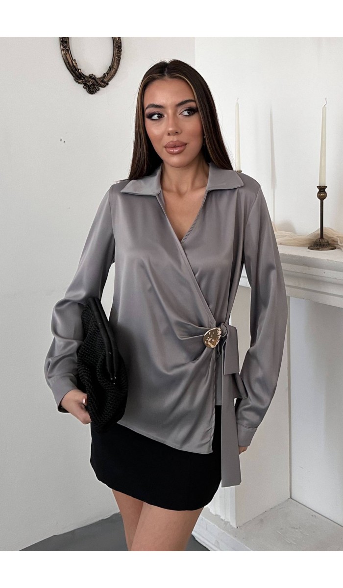Gri Düğme Detaylı Saten Bluz L Gri Düğme Detaylı Saten Bluz L