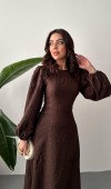 Kahverengi Kabartmalı Dantel Detaylı Kemerli Uzun Elbise L