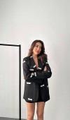 Siyah Etiket Detaylı Ceket L