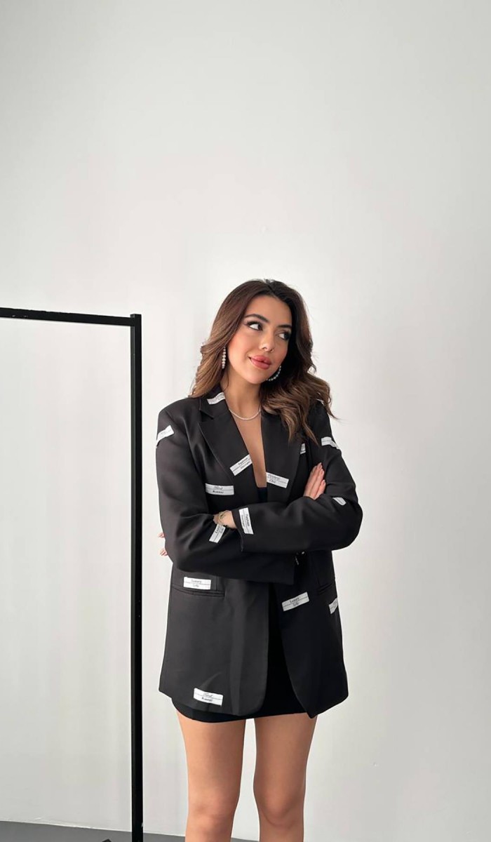 Siyah Etiket Detaylı Ceket L Siyah Etiket Detaylı Ceket L