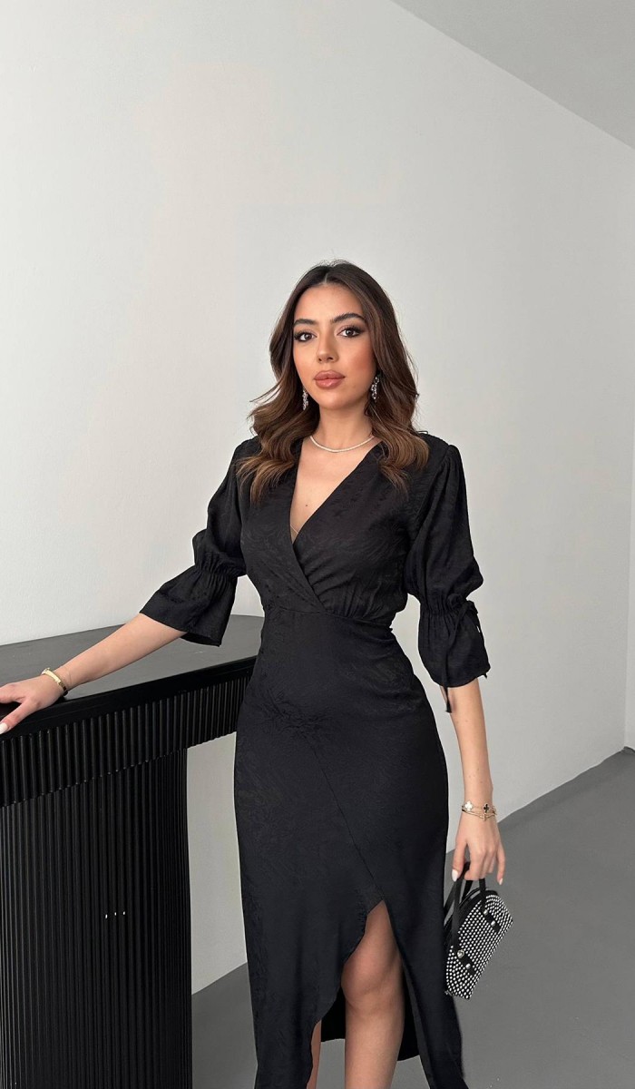 Siyah Yırtmaçlı Jakar Elbise L
