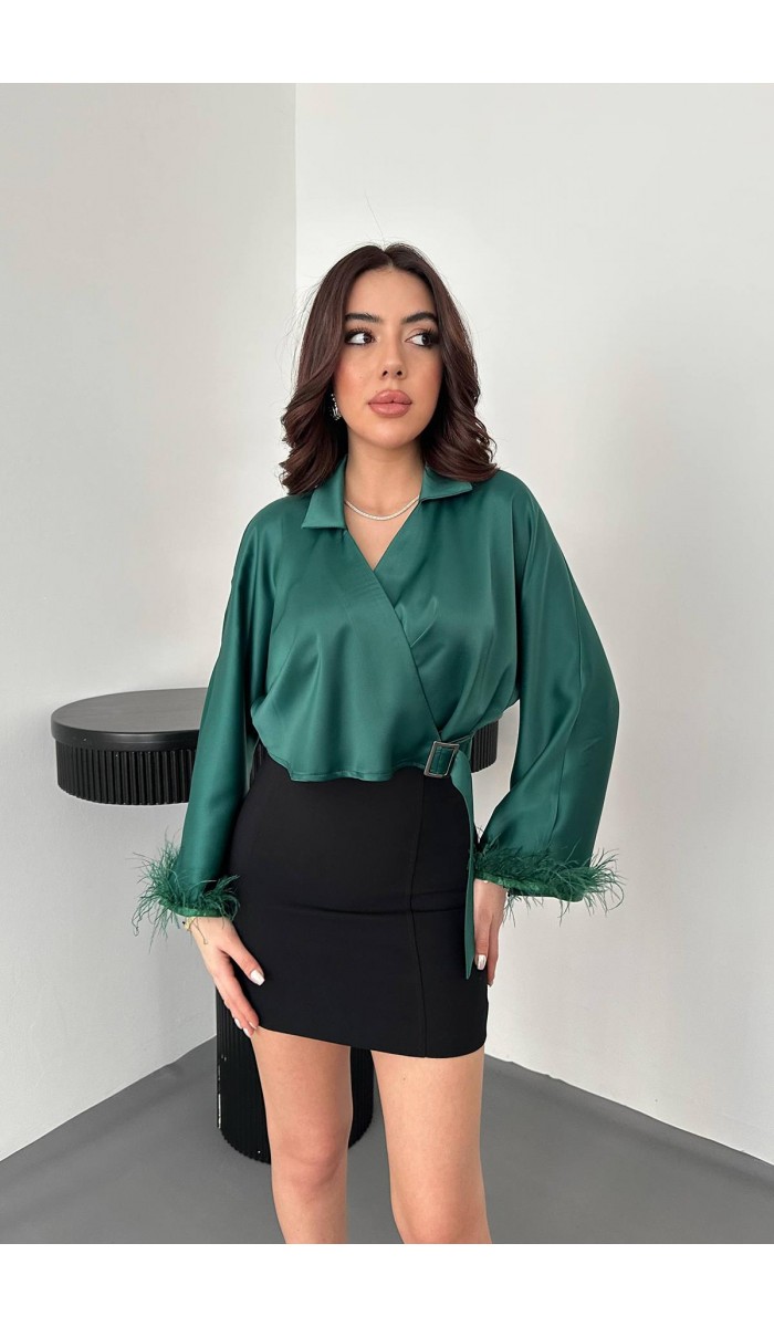 Zümrüt Kolları Tüylü Saten Crop L Zümrüt Kolları Tüylü Saten Crop L