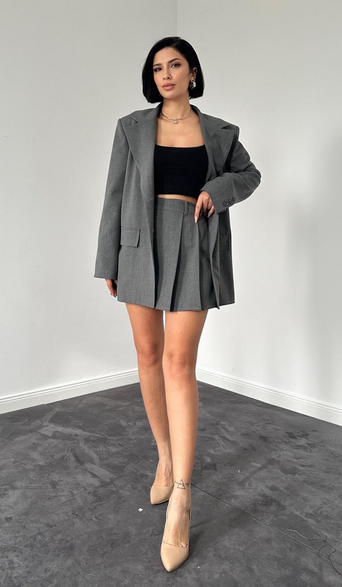 Plikaşe Ceket Ve Etek Takım - Gri Plikaşe Ceket Ve Etek Takım - Gri